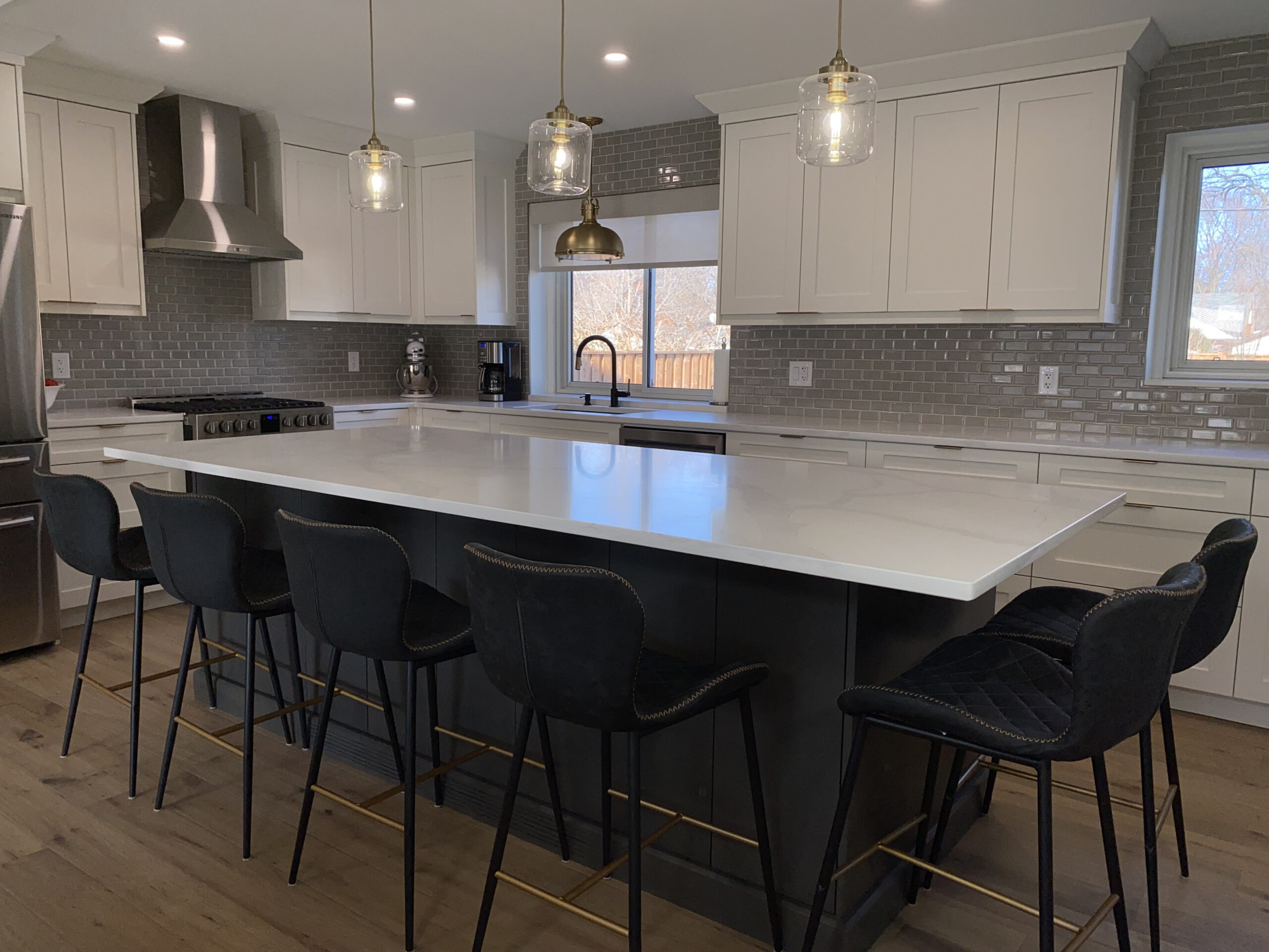 Modern traditional kitchen blend